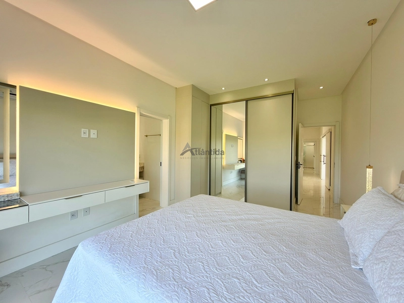 Casa no Condomínio Green Village com 4 suítes, lote de 902,70 m², mobiliada e decorada, com placas solares, vista para o lago e campo de golfe.: 28ª foto da galeria de imagens do imóvel