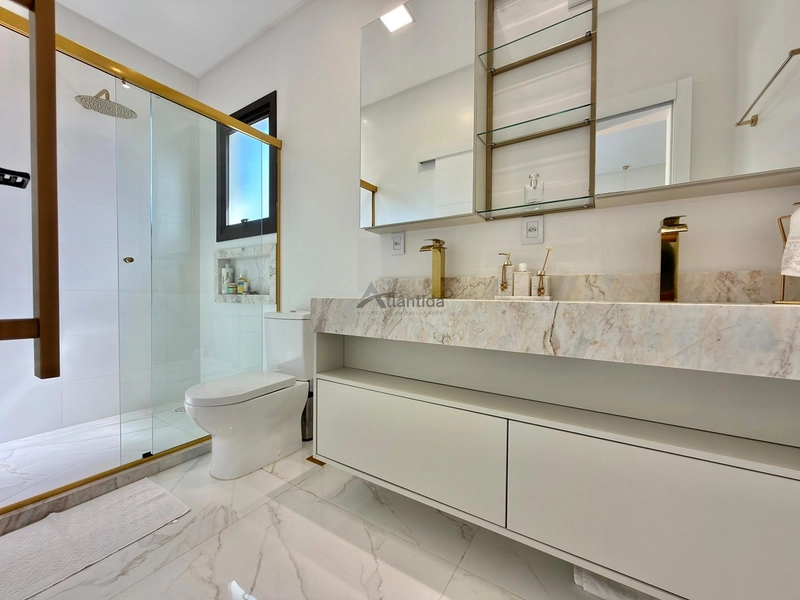 Casa no Condomínio Green Village com 4 suítes, lote de 902,70 m², mobiliada e decorada, com placas solares, vista para o lago e campo de golfe.: 29ª foto da galeria de imagens do imóvel