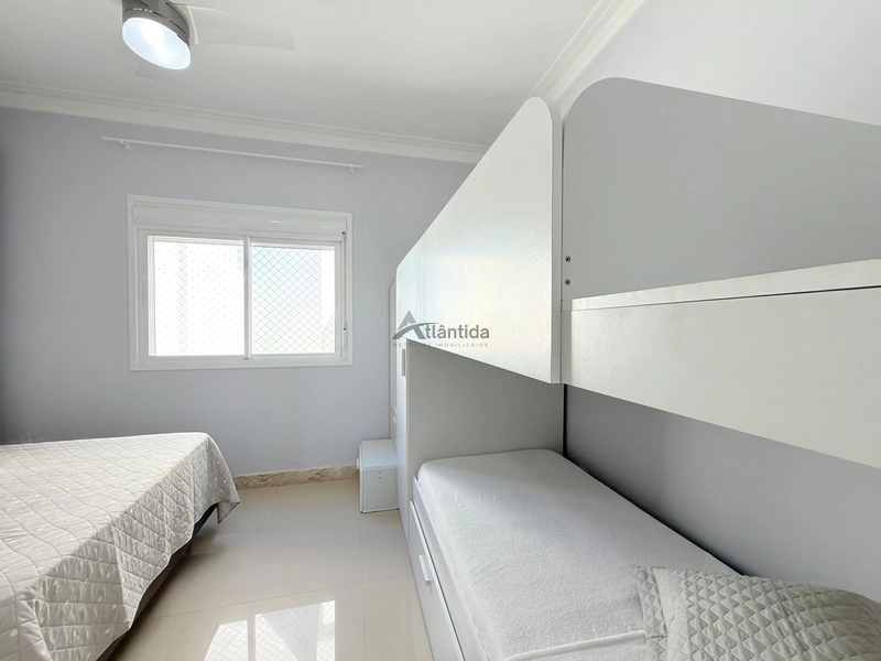 Apartamento de frente para a praça na Zona Nova, com 2 dormitórios, sacada de frente, sol da manhã, mobiliado e decorado, em edifício com infraestrutura completa.: 13ª foto da galeria de imagens do imóvel