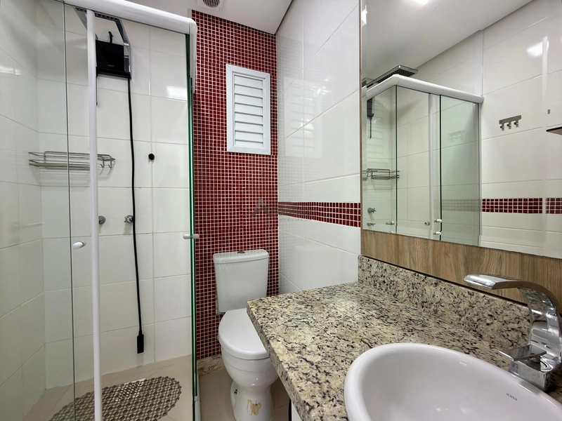 Apartamento de frente para a praça na Zona Nova, com 2 dormitórios, sacada de frente, sol da manhã, mobiliado e decorado, em edifício com infraestrutura completa.: 16ª foto da galeria de imagens do imóvel