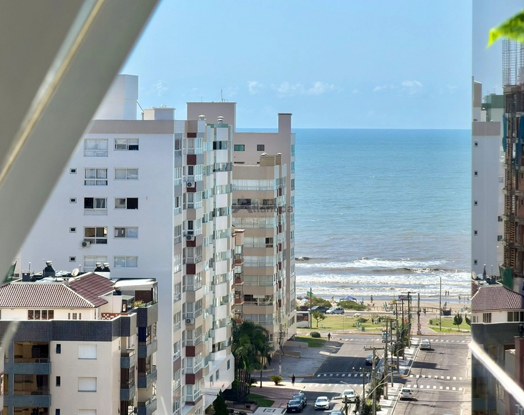 Apartamento na Zona Nova com vista para o mar, 146 m² privativos, 3 suítes, lareira, mobiliado e decorado, em edifício com piscina aquecida.: 4ª foto da galeria de imagens do imóvel