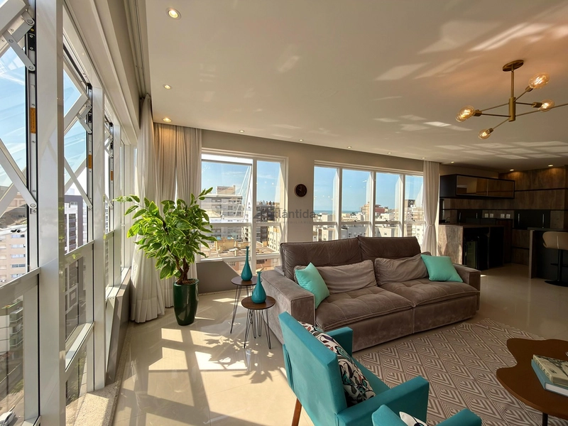 Apartamento na Zona Nova com vista para o mar, 146 m² privativos, 3 suítes, lareira, mobiliado e decorado, em edifício com piscina aquecida.: 12ª foto da galeria de imagens do imóvel
