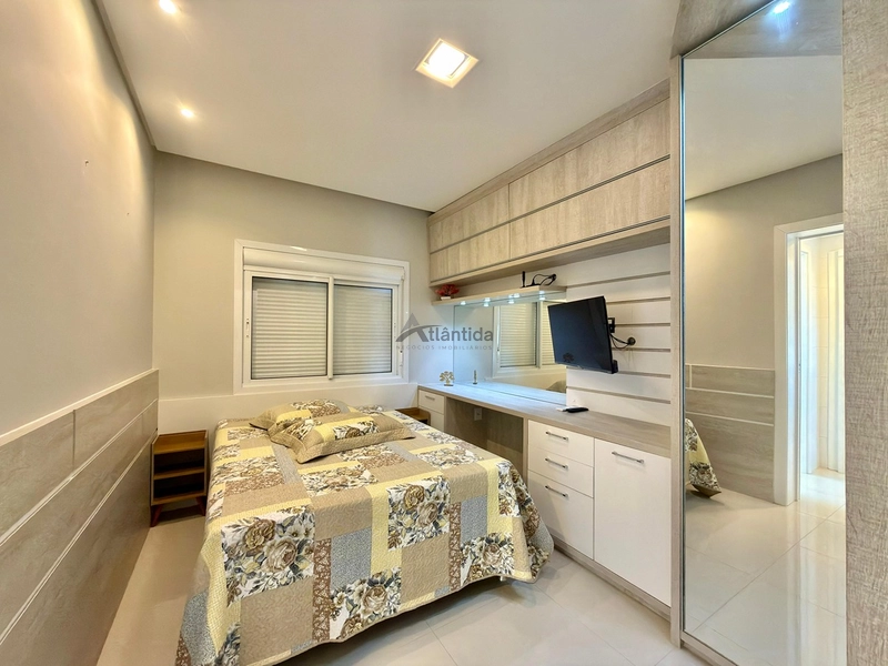 Apartamento na Zona Nova com vista para o mar, 146 m² privativos, 3 suítes, lareira, mobiliado e decorado, em edifício com piscina aquecida.: 24ª foto da galeria de imagens do imóvel