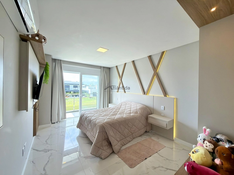 Sobrado beira lago no Capão Ilhas Resort com 350 m², 5 suítes, piscina, lareira, espaço gourmet, mobiliado e decorado, com vaga coberta para 2 carros.: 24ª foto da galeria de imagens do imóvel