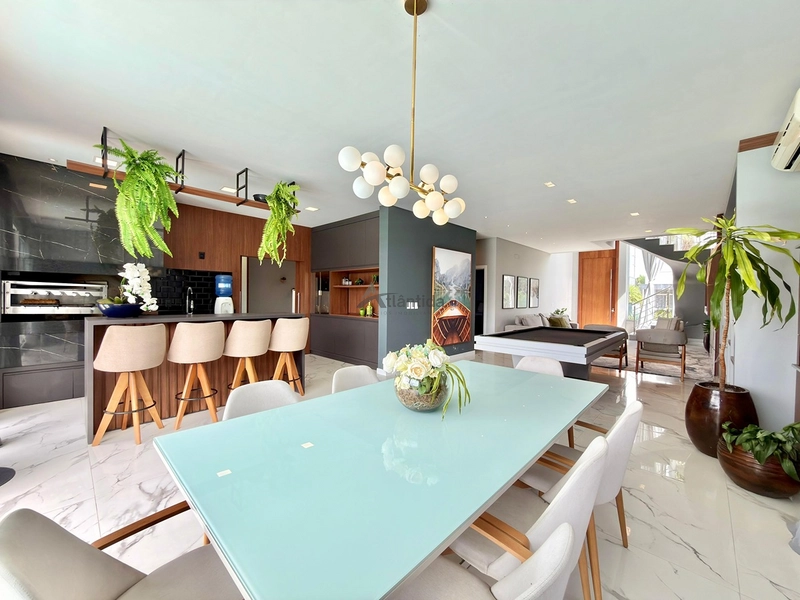 Sobrado beira lago no Capão Ilhas Resort com 350 m², 5 suítes, piscina, lareira, espaço gourmet, mobiliado e decorado, com vaga coberta para 2 carros.: 6ª foto da galeria de imagens do imóvel