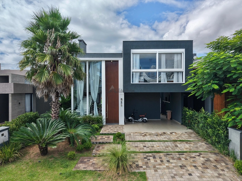 Sobrado beira lago no Capão Ilhas Resort com 350 m², 5 suítes, piscina, lareira, espaço gourmet, mobiliado e decorado, com vaga coberta para 2 carros.: 3ª foto da galeria de imagens do imóvel