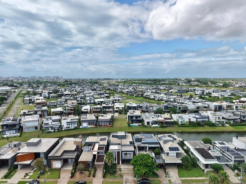 Sobrado beira lago no Capão Ilhas Resort com 350 m², 5 suítes, piscina, lareira, espaço gourmet, mobiliado e decorado, com vaga coberta para 2 carros.: 50ª foto da galeria de imagens do imóvel