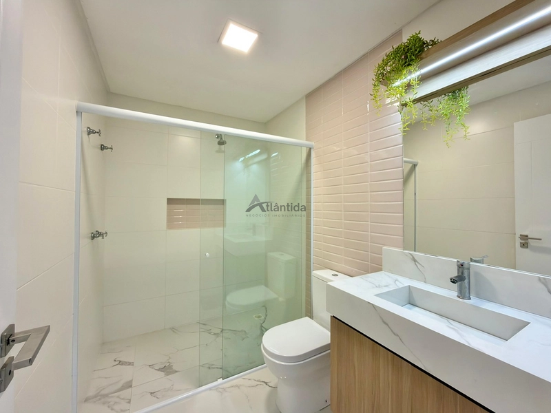 Sobrado beira lago no Capão Ilhas Resort com 350 m², 5 suítes, piscina, lareira, espaço gourmet, mobiliado e decorado, com vaga coberta para 2 carros.: 28ª foto da galeria de imagens do imóvel