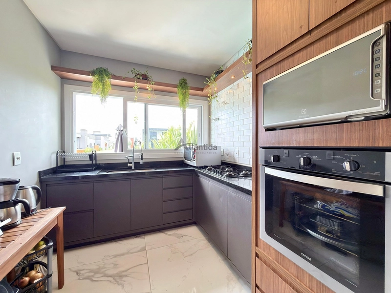 Sobrado beira lago no Capão Ilhas Resort com 350 m², 5 suítes, piscina, lareira, espaço gourmet, mobiliado e decorado, com vaga coberta para 2 carros.: 14ª foto da galeria de imagens do imóvel