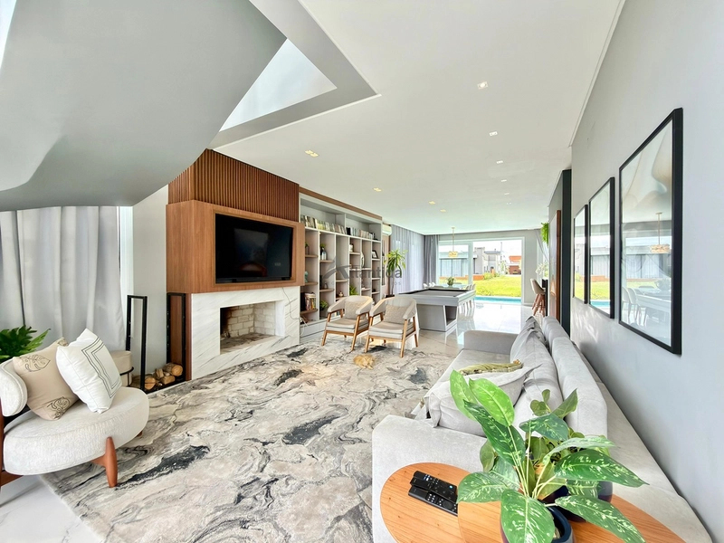 Sobrado beira lago no Capão Ilhas Resort com 350 m², 5 suítes, piscina, lareira, espaço gourmet, mobiliado e decorado, com vaga coberta para 2 carros.: 4ª foto da galeria de imagens do imóvel