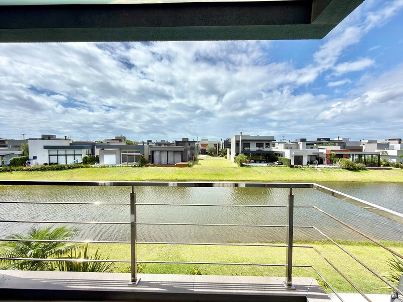 Sobrado beira lago no Capão Ilhas Resort com 350 m², 5 suítes, piscina, lareira, espaço gourmet, mobiliado e decorado, com vaga coberta para 2 carros.: 46ª foto da galeria de imagens do imóvel