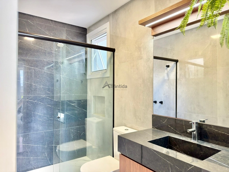 Sobrado beira lago no Capão Ilhas Resort com 350 m², 5 suítes, piscina, lareira, espaço gourmet, mobiliado e decorado, com vaga coberta para 2 carros.: 32ª foto da galeria de imagens do imóvel