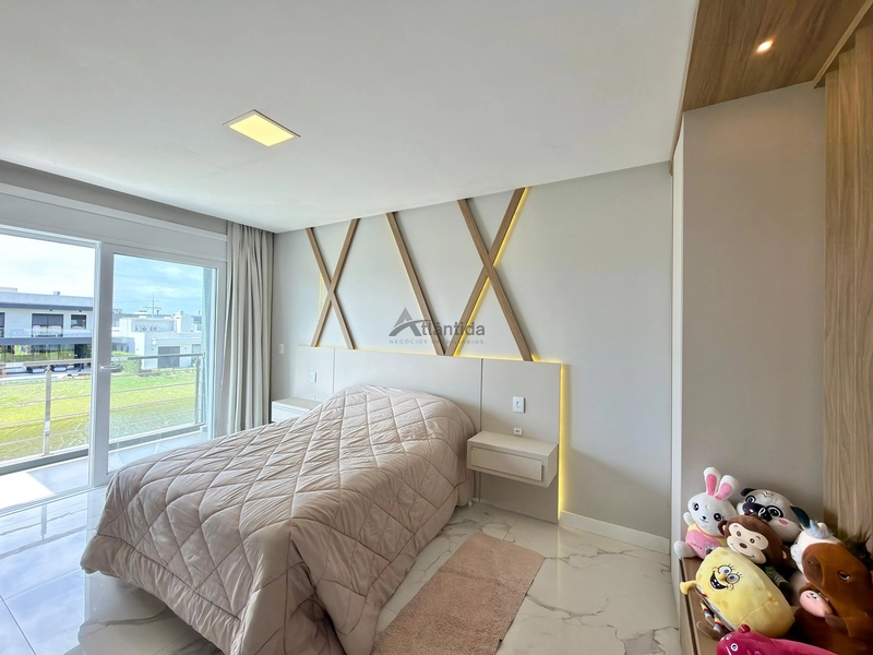 Sobrado beira lago no Capão Ilhas Resort com 350 m², 5 suítes, piscina, lareira, espaço gourmet, mobiliado e decorado, com vaga coberta para 2 carros.: 41ª foto da galeria de imagens do imóvel