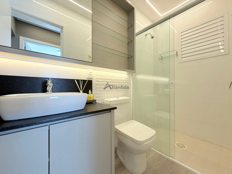 Apartamento em Navegantes com vista para o mar e serra, 3 dormitórios, home office, mobiliado, decorado, climatizado e com 2 boxes de garagem.: 8ª foto da galeria de imagens do imóvel