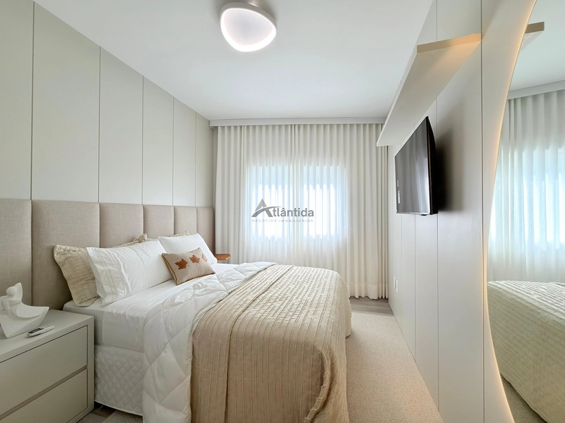 Apartamento em Navegantes com vista para o mar e serra, 3 dormitórios, home office, mobiliado, decorado, climatizado e com 2 boxes de garagem.: 3ª foto da galeria de imagens do imóvel