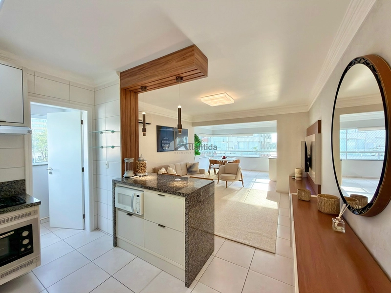 Excelente apartamento à venda em Capão da Canoa, localizado no bairro Centro, na Rua Marabá, ideal para quem busca espaço, conforto e uma ótima oportunidade no litoral.  O imóvel conta com 2 dormitórios, sendo 1 suíte, além de banho social, oferecendo uma planta funcional e muito bem distribuída para moradia, veraneio ou investimento. Possui sacada de frente, cozinha americana, living em 2 ambientes e área de serviço separada, proporcionando praticidade e ótimo aproveitamento dos espaços.  Com 81,16 m² de área privativa e 112,41 m² de área total, o apartamento se destaca pelo excelente tamanho interno. Totalmente mobiliado e decorado, está pronto para uso, sendo uma excelente oportunidade para quem busca um imóvel bem localizado e com ótimo custo-benefício.  O edifício conta com elevador, hall e zelador permanente, agregando mais comodidade e segurança no dia a dia.  De R$ 870.000,00 por R$ 730.000,00 no Pix.  Entre em contato para mais informações e agende sua visita.: 9ª foto da galeria de imagens do imóvel