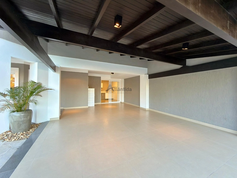 Sobrado mobiliado em Atlântida com 286 m², piscina, ilha gourmet, churrasqueira automatizada e amplo terreno.: 20ª foto da galeria de imagens do imóvel