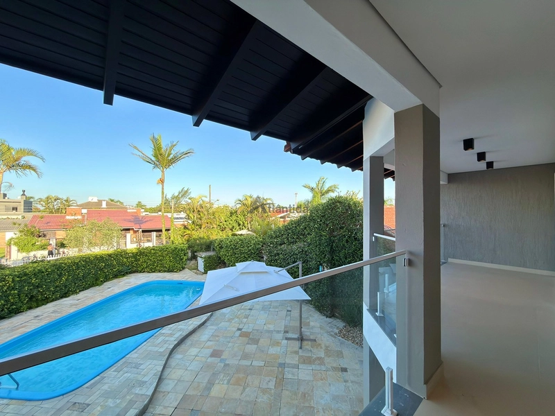 Sobrado mobiliado em Atlântida com 286 m², piscina, ilha gourmet, churrasqueira automatizada e amplo terreno.: 35ª foto da galeria de imagens do imóvel