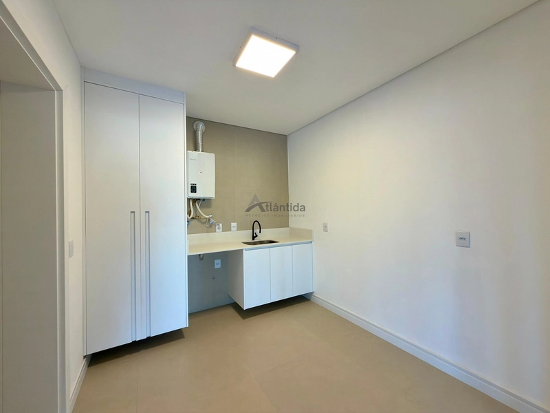 Sobrado mobiliado em Atlântida com 286 m², piscina, ilha gourmet, churrasqueira automatizada e amplo terreno.: 19ª foto da galeria de imagens do imóvel