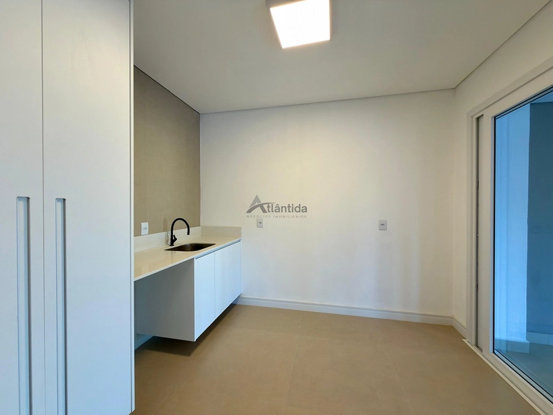 Sobrado mobiliado em Atlântida com 286 m², piscina, ilha gourmet, churrasqueira automatizada e amplo terreno.: 22ª foto da galeria de imagens do imóvel