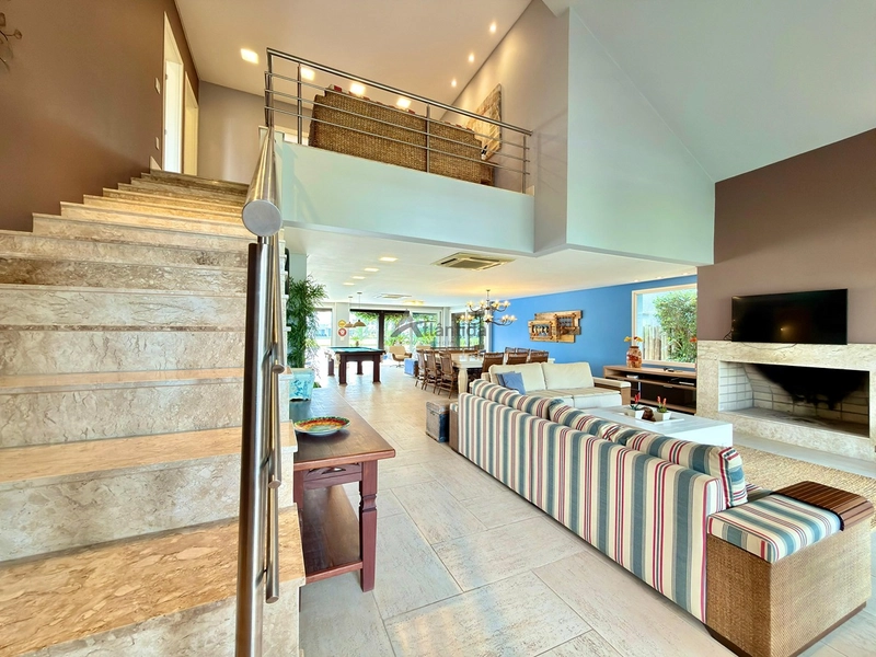 Sobrado beira lago no Bosques de Atlântida com 399 m², 5 suítes, piscina em concreto, living com 5 ambientes e acabamento de alto padrão.: 43ª foto da galeria de imagens do imóvel