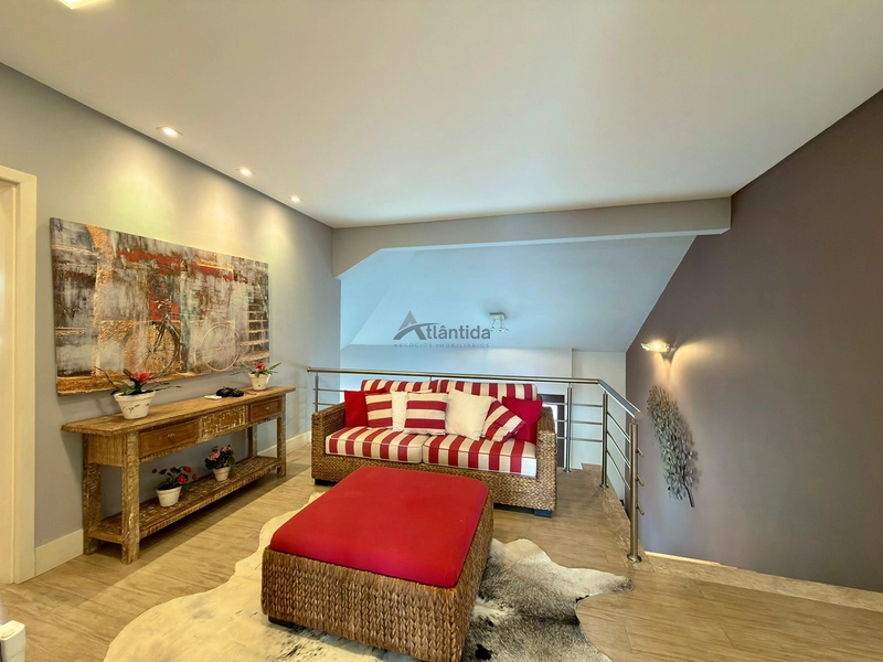 Sobrado beira lago no Bosques de Atlântida com 399 m², 5 suítes, piscina em concreto, living com 5 ambientes e acabamento de alto padrão.: 5ª foto da galeria de imagens do imóvel