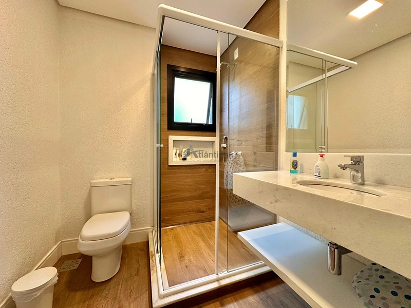 Casa no Condomínio Carmel com 215 m², 3 suítes, ambientes integrados, cortinas automatizadas e excelente localização na Avenida Central de Atlântida.: 20ª foto da galeria de imagens do imóvel