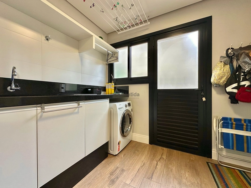 Casa no Condomínio Carmel com 215 m², 3 suítes, ambientes integrados, cortinas automatizadas e excelente localização na Avenida Central de Atlântida.: 18ª foto da galeria de imagens do imóvel