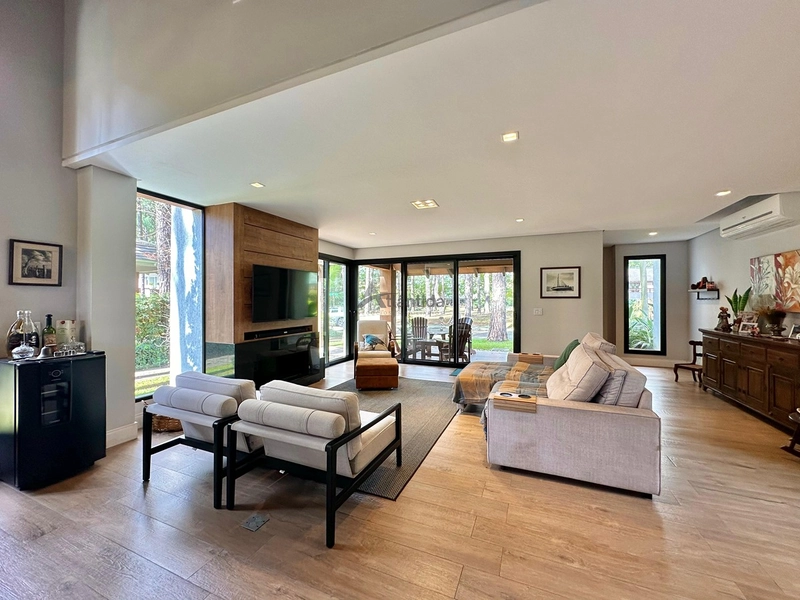 Casa no Condomínio Carmel com 215 m², 3 suítes, ambientes integrados, cortinas automatizadas e excelente localização na Avenida Central de Atlântida.: 14ª foto da galeria de imagens do imóvel