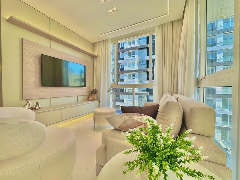 Apartamento amplo a uma quadra do mar com rooftop completo.: 1ª foto da galeria de imagens do imóvel