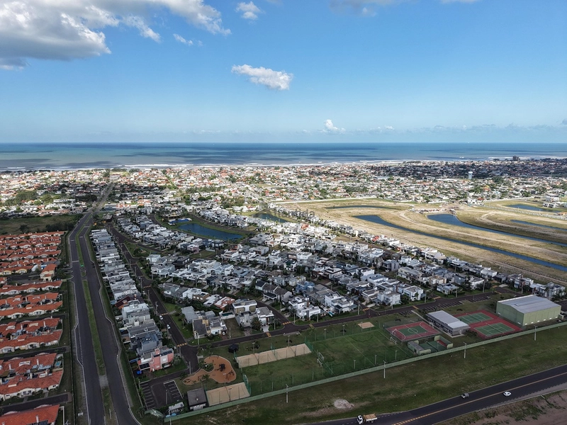 Sobrado frente lago no Condomínio Las Palmas com 280 m², 3 suítes, piscina aquecida, living integrado, mobiliado e decorado, em condomínio com infraestrutura completa.: 26ª foto da galeria de imagens do imóvel