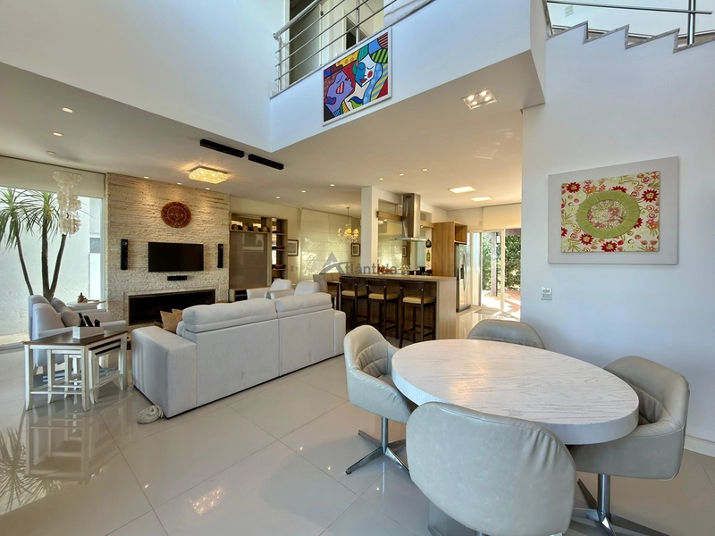 Sobrado frente lago no Condomínio Las Palmas com 280 m², 3 suítes, piscina aquecida, living integrado, mobiliado e decorado, em condomínio com infraestrutura completa.: 29ª foto da galeria de imagens do imóvel