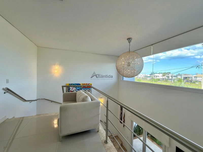 Sobrado frente lago no Condomínio Las Palmas com 280 m², 3 suítes, piscina aquecida, living integrado, mobiliado e decorado, em condomínio com infraestrutura completa.: 11ª foto da galeria de imagens do imóvel