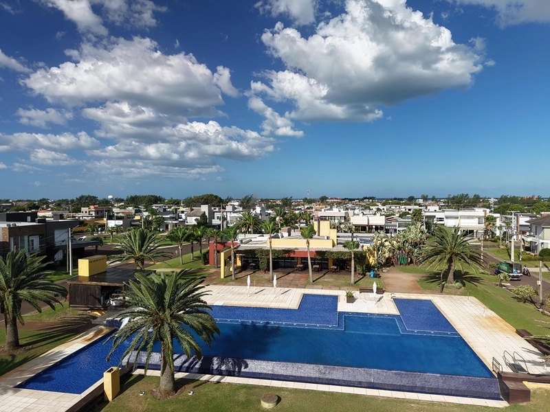 Sobrado frente lago no Condomínio Las Palmas com 280 m², 3 suítes, piscina aquecida, living integrado, mobiliado e decorado, em condomínio com infraestrutura completa.: 28ª foto da galeria de imagens do imóvel