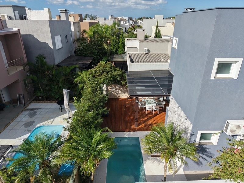 Sobrado frente lago no Condomínio Las Palmas com 280 m², 3 suítes, piscina aquecida, living integrado, mobiliado e decorado, em condomínio com infraestrutura completa.: 23ª foto da galeria de imagens do imóvel