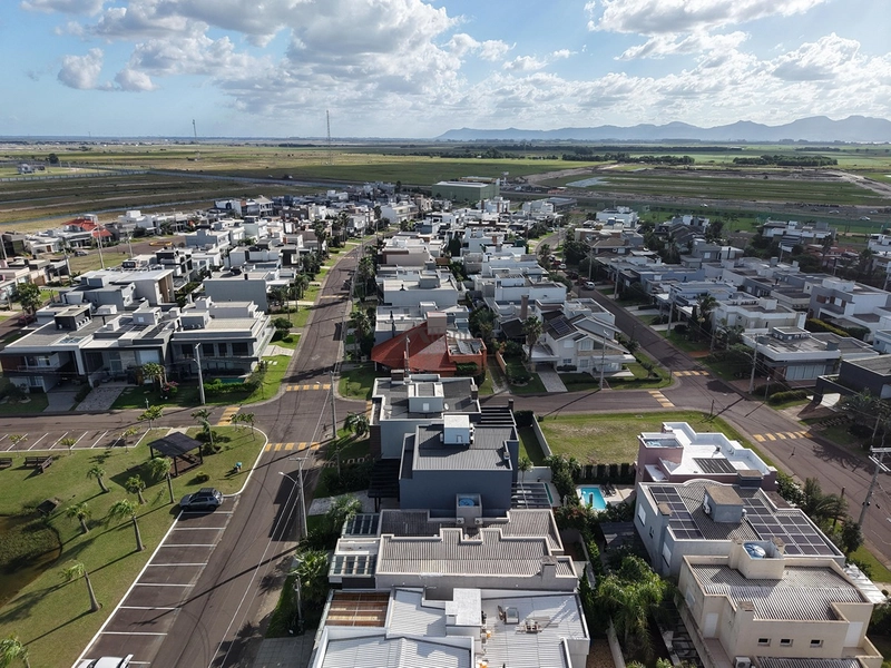 Sobrado frente lago no Condomínio Las Palmas com 280 m², 3 suítes, piscina aquecida, living integrado, mobiliado e decorado, em condomínio com infraestrutura completa.: 22ª foto da galeria de imagens do imóvel