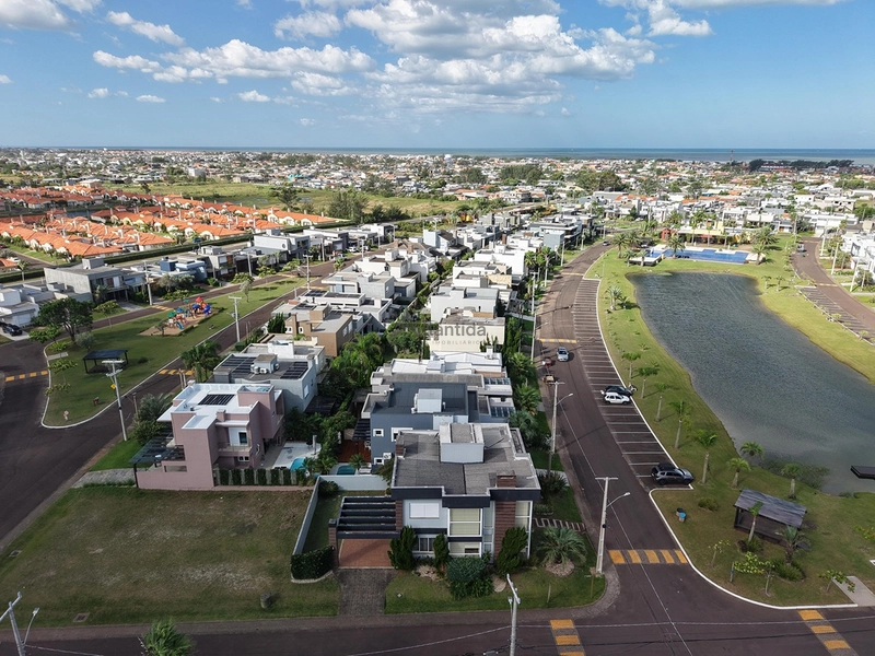 Sobrado frente lago no Condomínio Las Palmas com 280 m², 3 suítes, piscina aquecida, living integrado, mobiliado e decorado, em condomínio com infraestrutura completa.: 25ª foto da galeria de imagens do imóvel