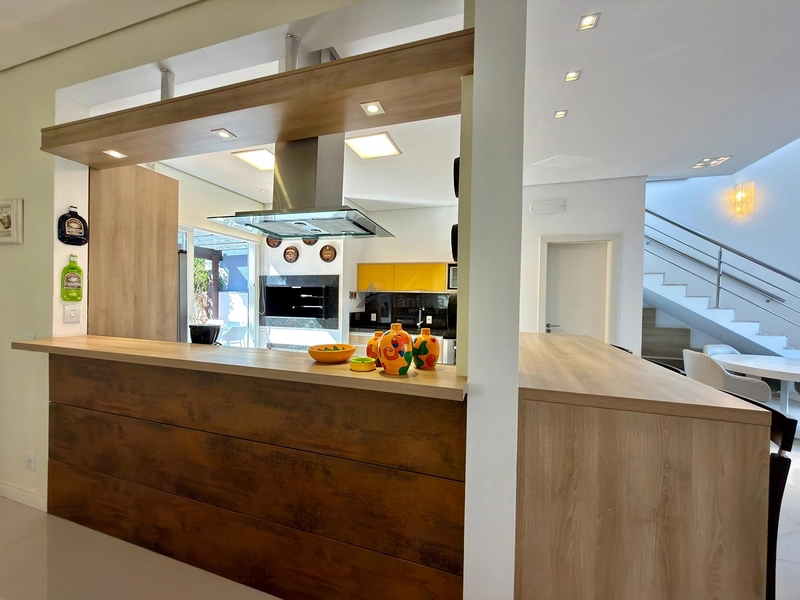 Sobrado frente lago no Condomínio Las Palmas com 280 m², 3 suítes, piscina aquecida, living integrado, mobiliado e decorado, em condomínio com infraestrutura completa.: 43ª foto da galeria de imagens do imóvel