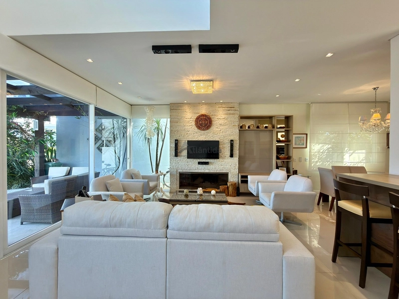 Sobrado frente lago no Condomínio Las Palmas com 280 m², 3 suítes, piscina aquecida, living integrado, mobiliado e decorado, em condomínio com infraestrutura completa.: 34ª foto da galeria de imagens do imóvel