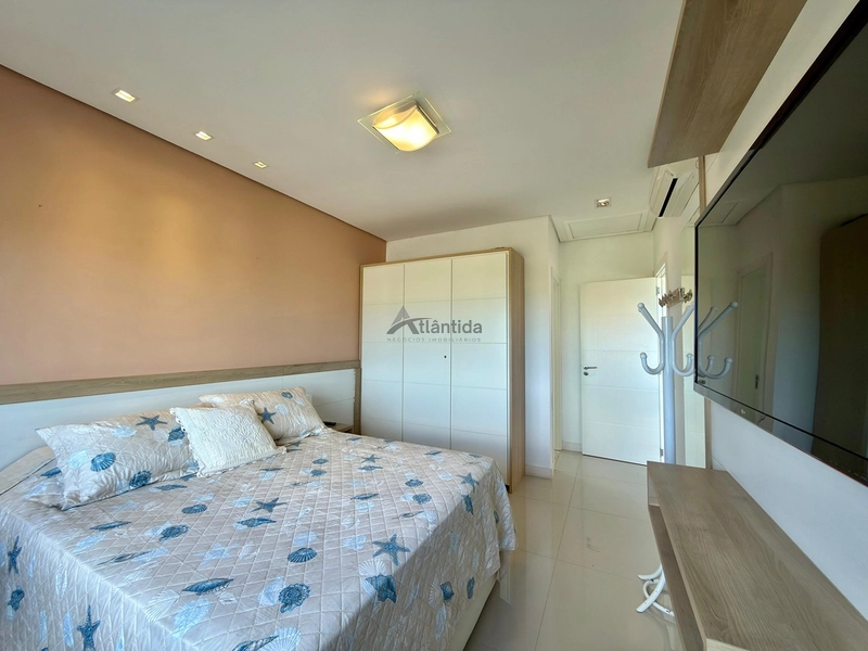 Sobrado frente lago no Condomínio Las Palmas com 280 m², 3 suítes, piscina aquecida, living integrado, mobiliado e decorado, em condomínio com infraestrutura completa.: 9ª foto da galeria de imagens do imóvel