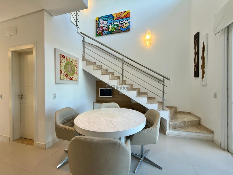 Sobrado frente lago no Condomínio Las Palmas com 280 m², 3 suítes, piscina aquecida, living integrado, mobiliado e decorado, em condomínio com infraestrutura completa.: 33ª foto da galeria de imagens do imóvel