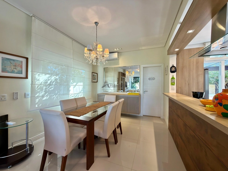 Sobrado frente lago no Condomínio Las Palmas com 280 m², 3 suítes, piscina aquecida, living integrado, mobiliado e decorado, em condomínio com infraestrutura completa.: 38ª foto da galeria de imagens do imóvel