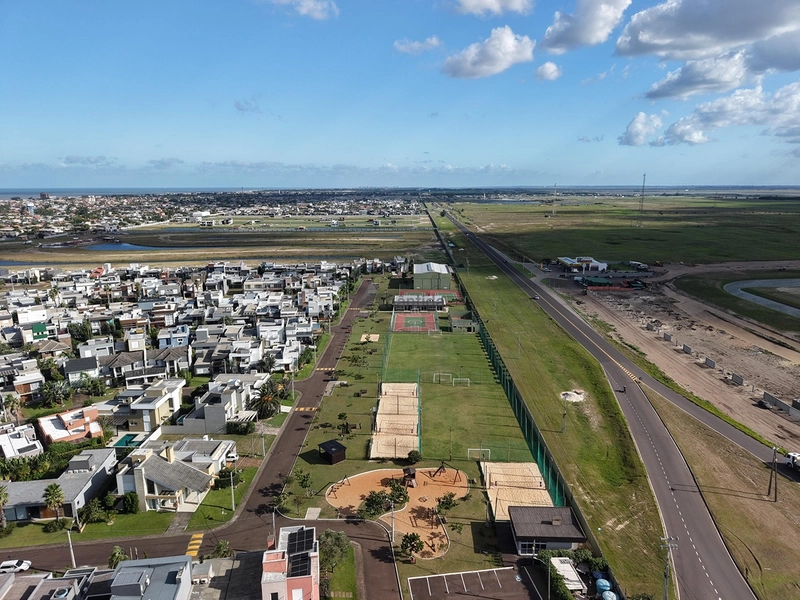Sobrado frente lago no Condomínio Las Palmas com 280 m², 3 suítes, piscina aquecida, living integrado, mobiliado e decorado, em condomínio com infraestrutura completa.: 27ª foto da galeria de imagens do imóvel