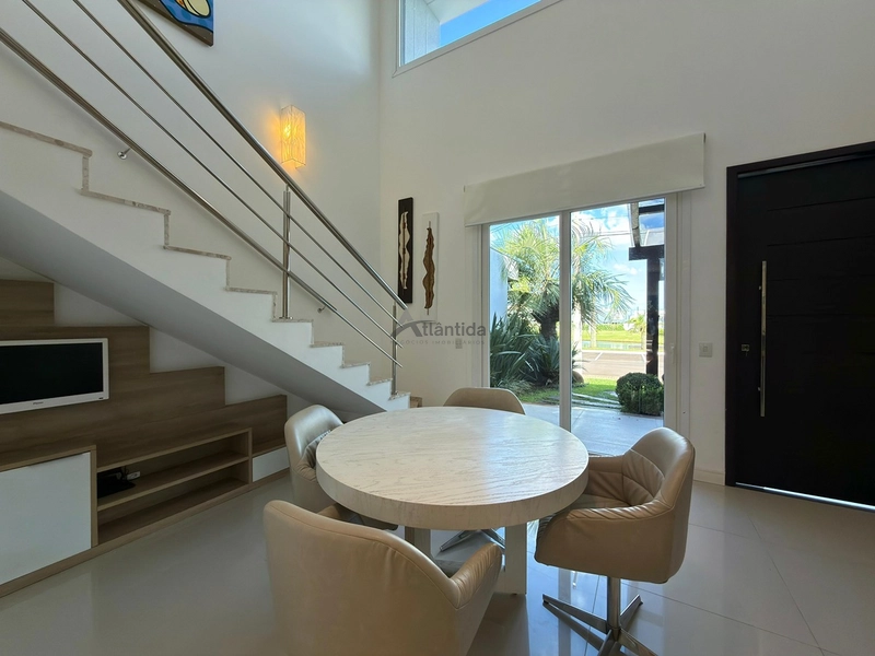 Sobrado frente lago no Condomínio Las Palmas com 280 m², 3 suítes, piscina aquecida, living integrado, mobiliado e decorado, em condomínio com infraestrutura completa.: 35ª foto da galeria de imagens do imóvel
