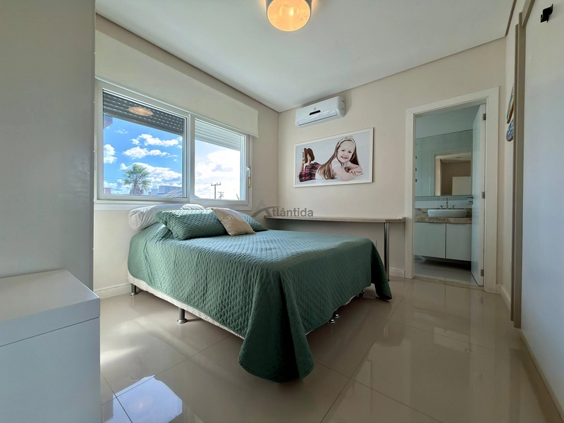 Sobrado frente lago no Condomínio Las Palmas com 280 m², 3 suítes, piscina aquecida, living integrado, mobiliado e decorado, em condomínio com infraestrutura completa.: 13ª foto da galeria de imagens do imóvel