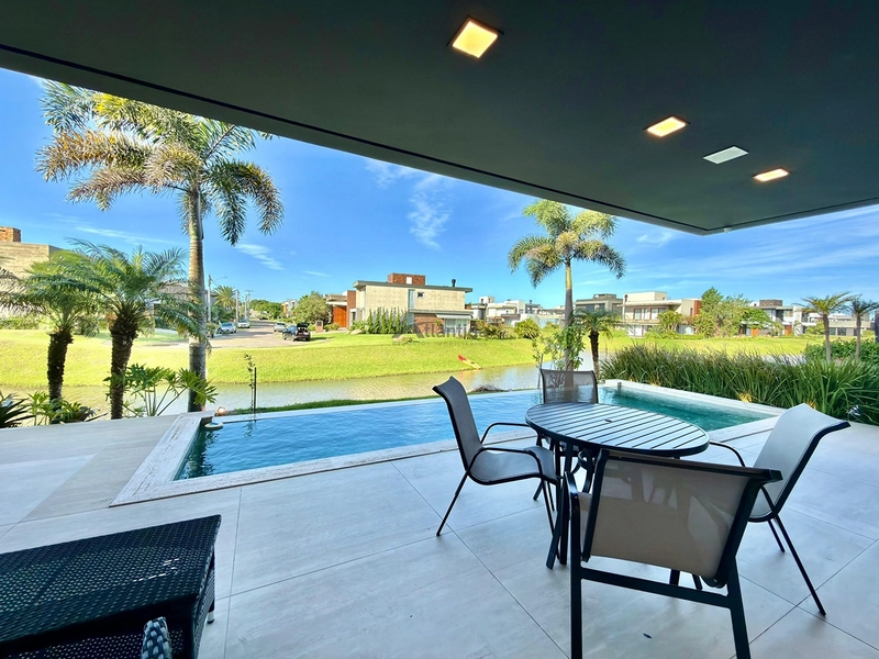 Casa beira lago no Capão Ilhas Resort com 350 m², 4 suítes, sala de cinema, piscina de concreto, automação e excelente vista para o lago.: 25ª foto da galeria de imagens do imóvel