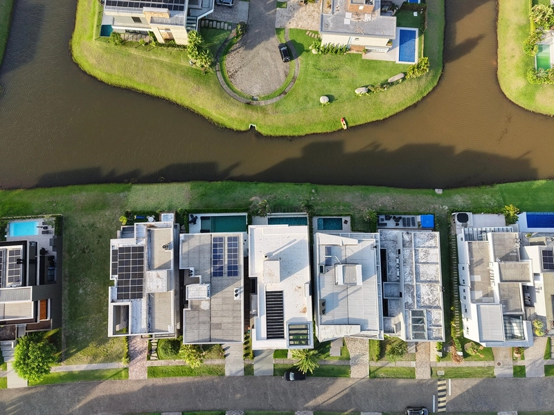 Casa beira lago no Capão Ilhas Resort com 350 m², 4 suítes, sala de cinema, piscina de concreto, automação e excelente vista para o lago.: 14ª foto da galeria de imagens do imóvel