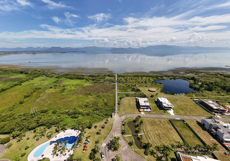 Casa beira lago no Capão Ilhas Resort com 350 m², 4 suítes, sala de cinema, piscina de concreto, automação e excelente vista para o lago.: 24ª foto da galeria de imagens do imóvel
