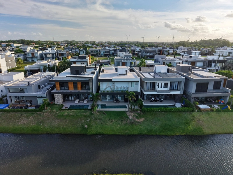 Casa beira lago no Capão Ilhas Resort com 350 m², 4 suítes, sala de cinema, piscina de concreto, automação e excelente vista para o lago.: 17ª foto da galeria de imagens do imóvel