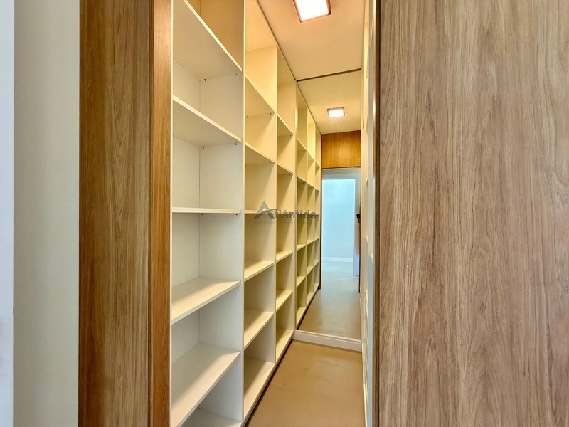 Casa térrea mobiliada no Allure Xangri-Lá com 4 suítes, living com lareira e automação nas cortinas e persianas.: 29ª foto da galeria de imagens do imóvel